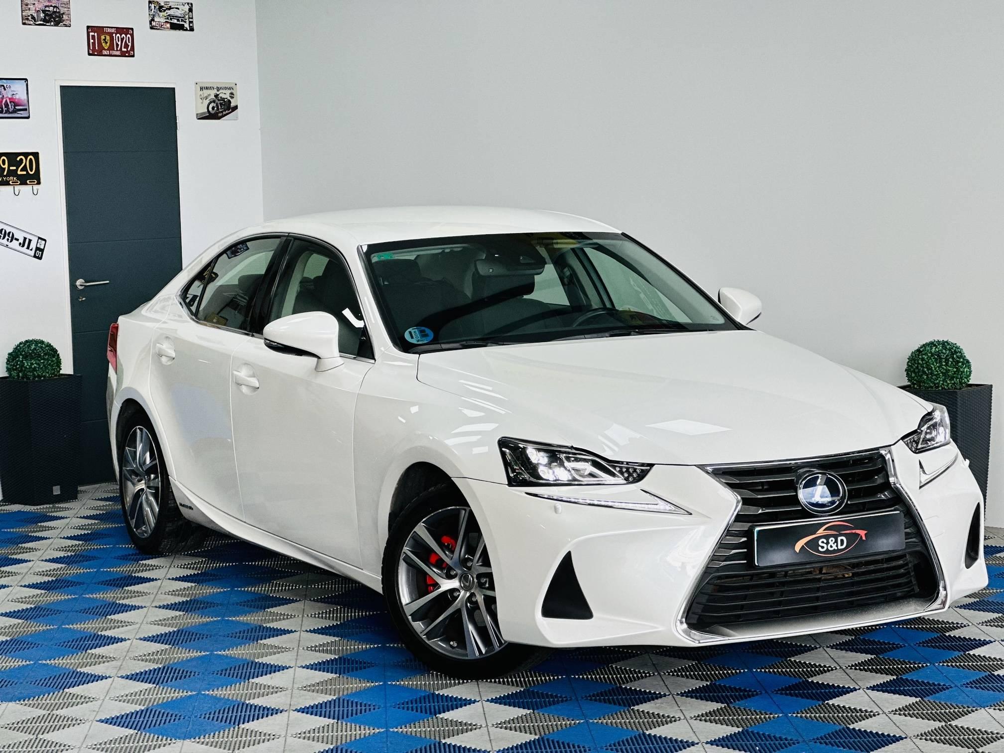 LEXUS IS