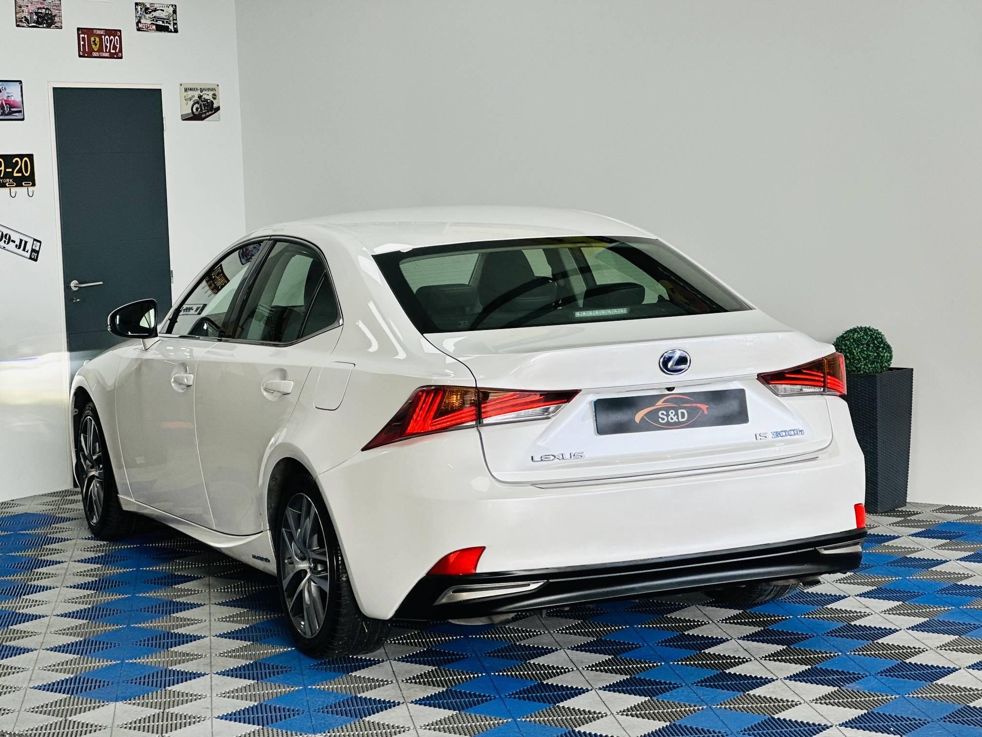 LEXUS IS
