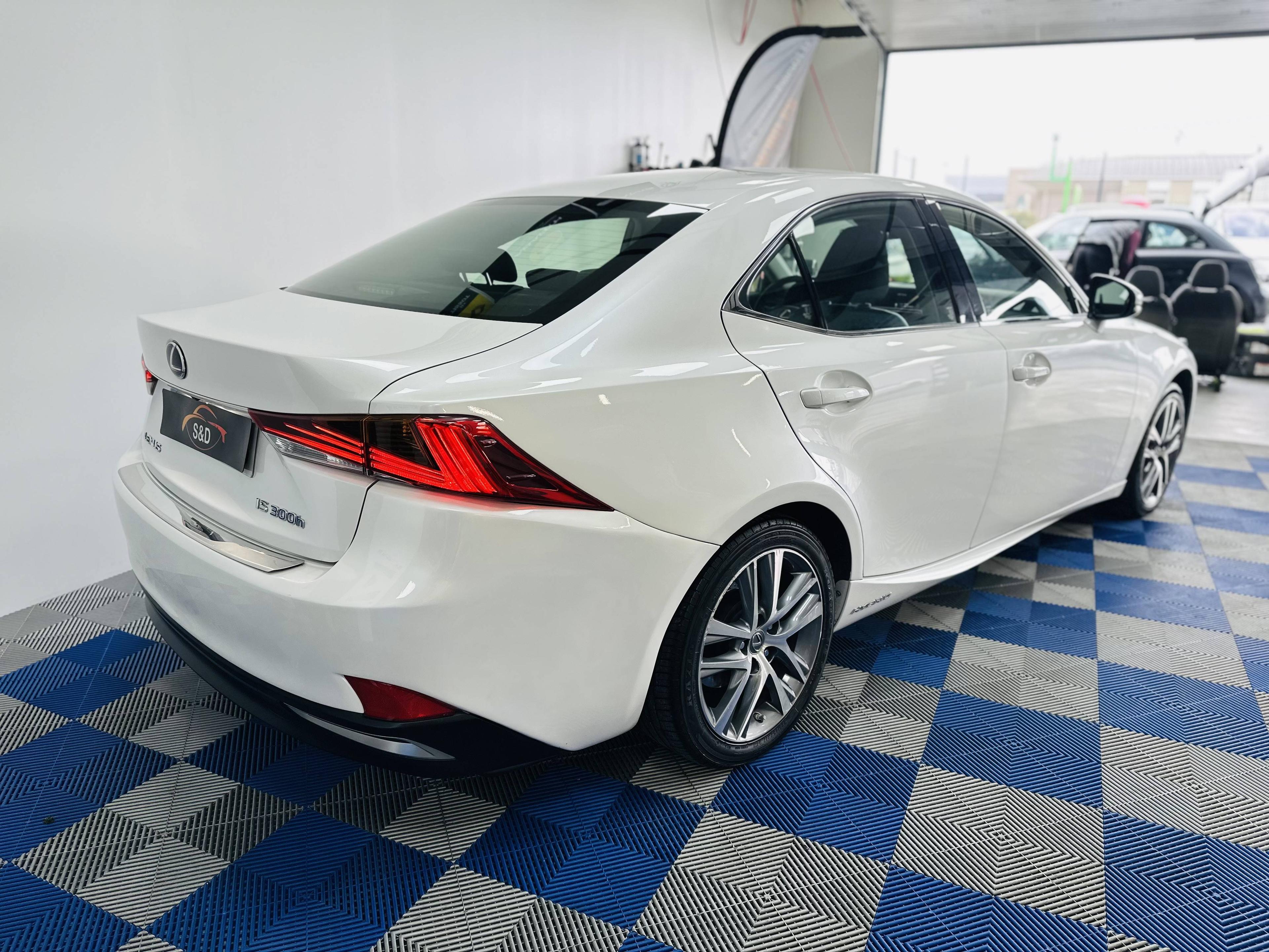 LEXUS IS