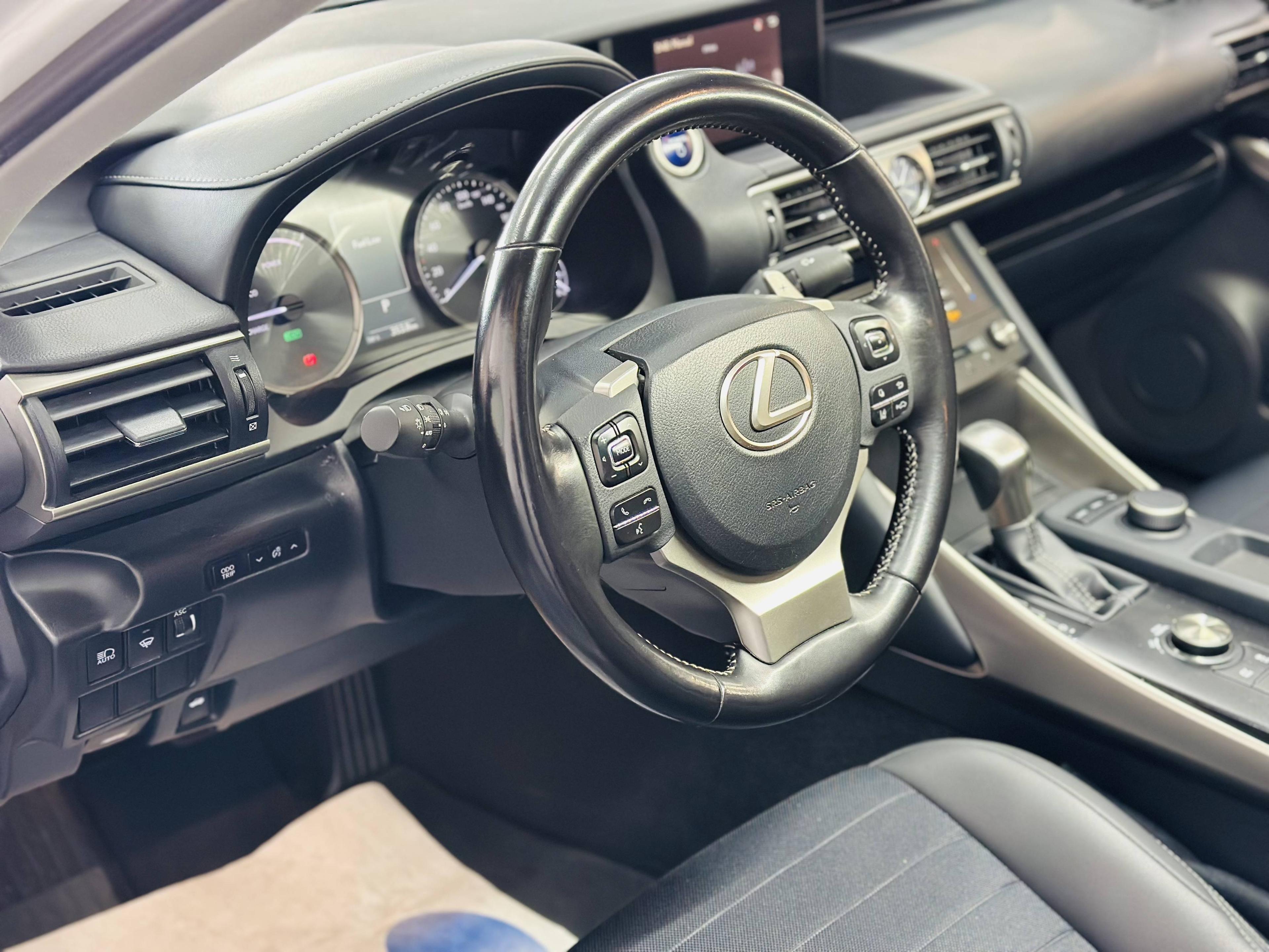LEXUS IS