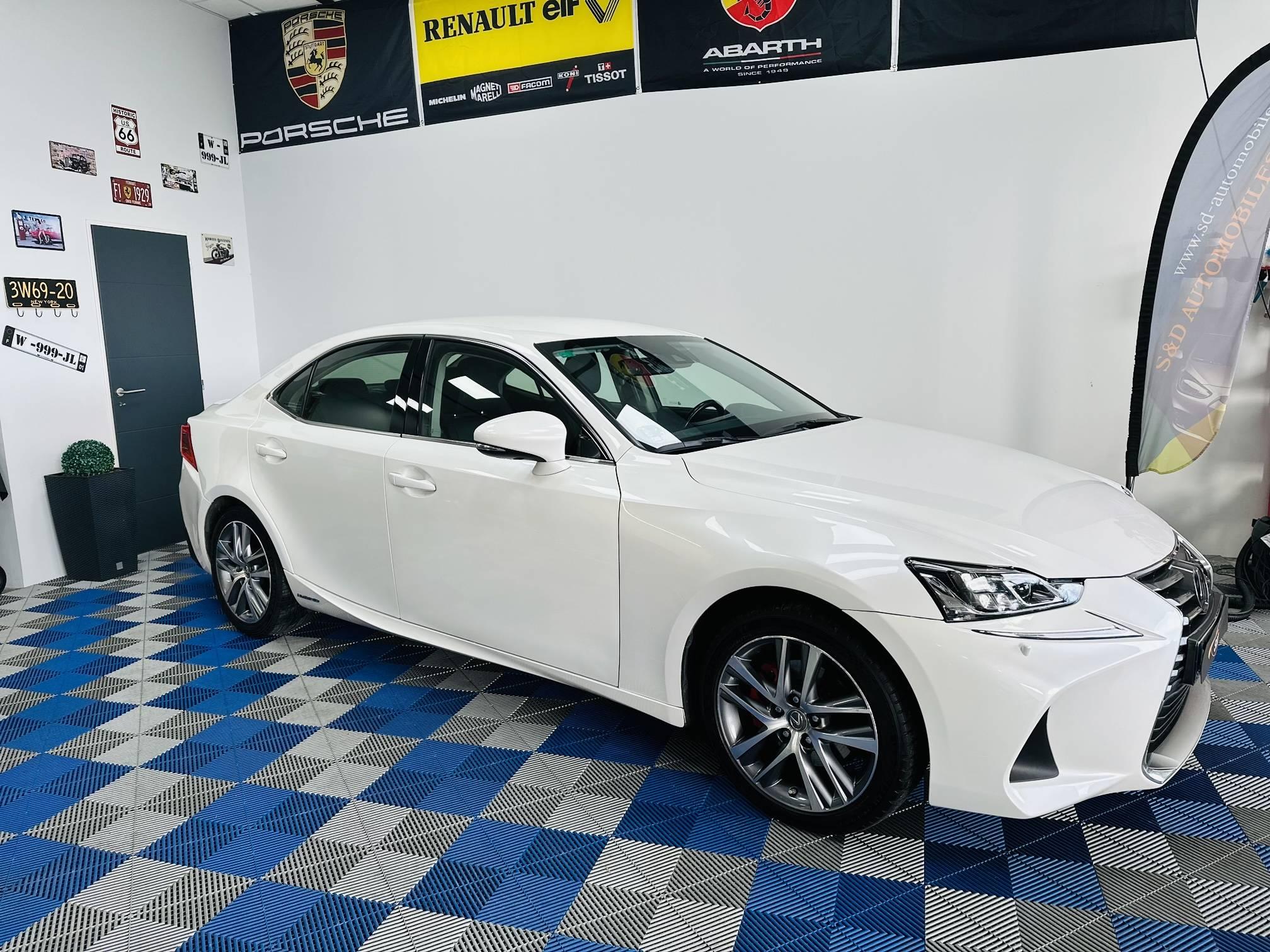 LEXUS IS
