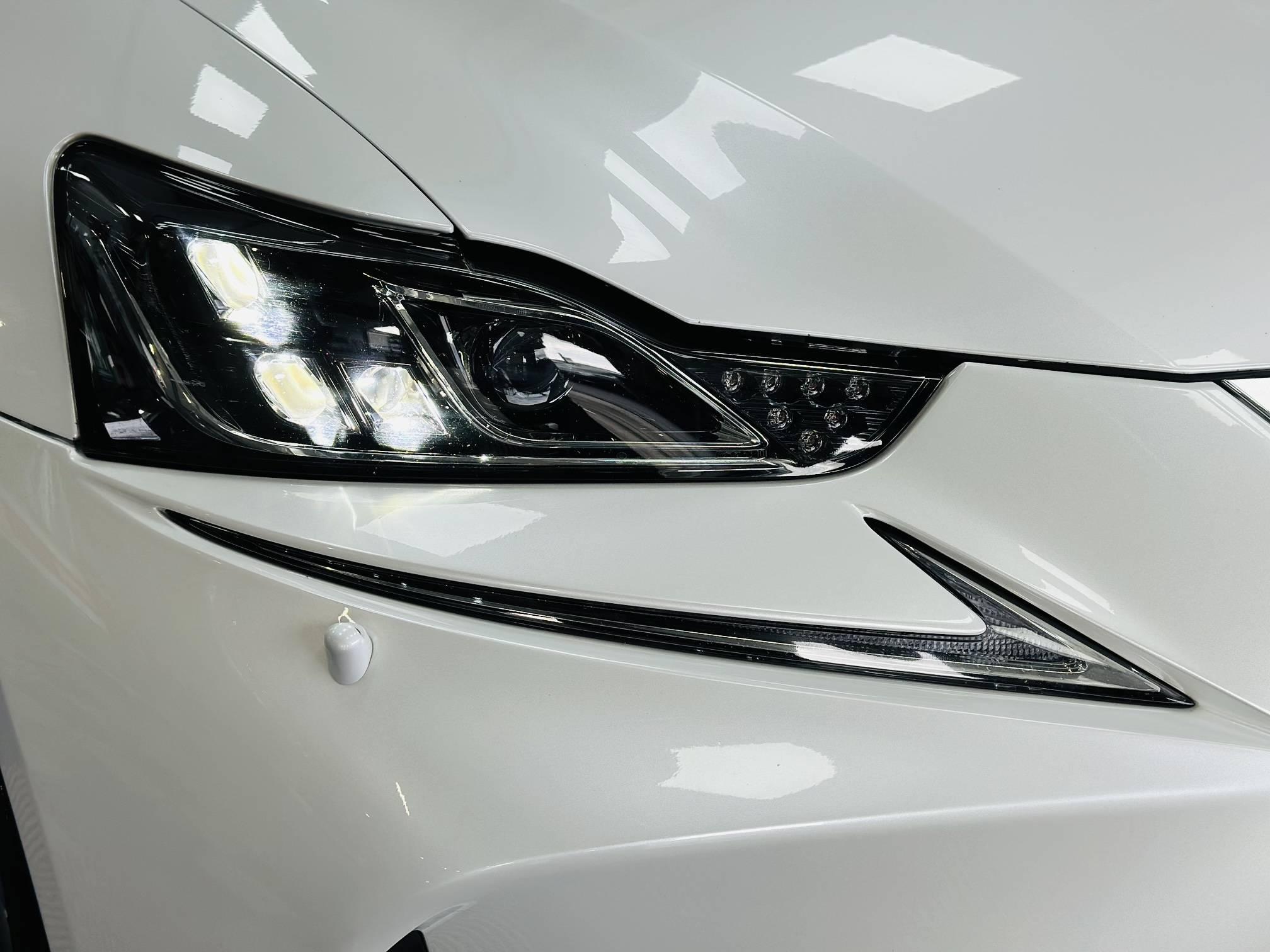 LEXUS IS