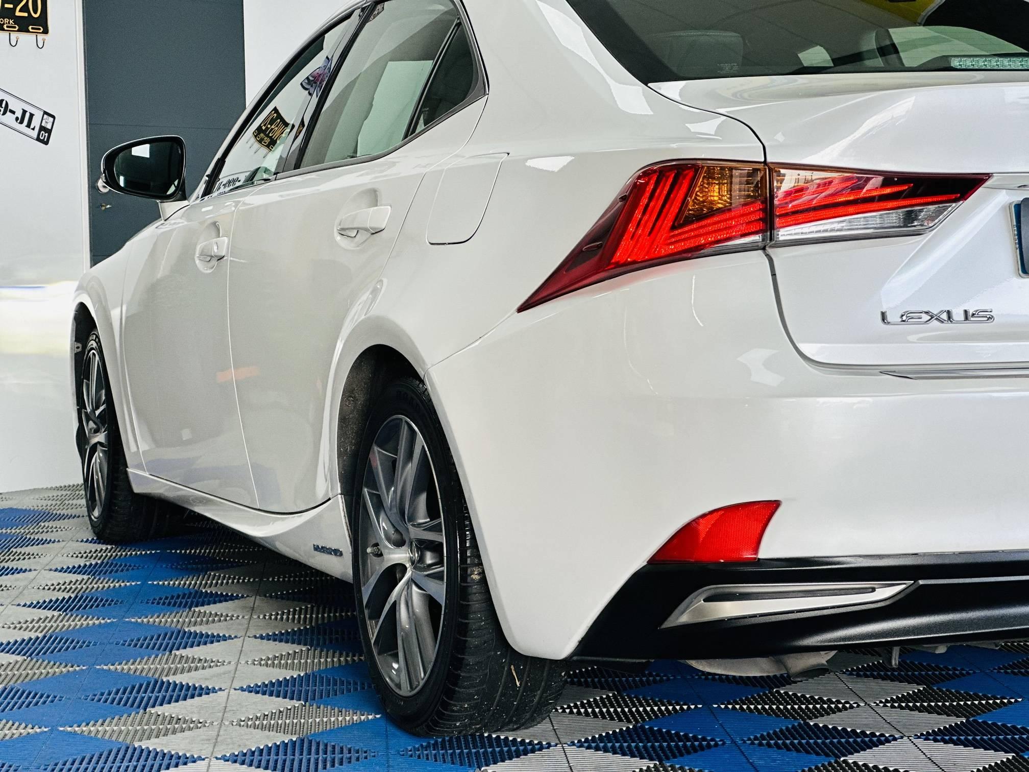 LEXUS IS