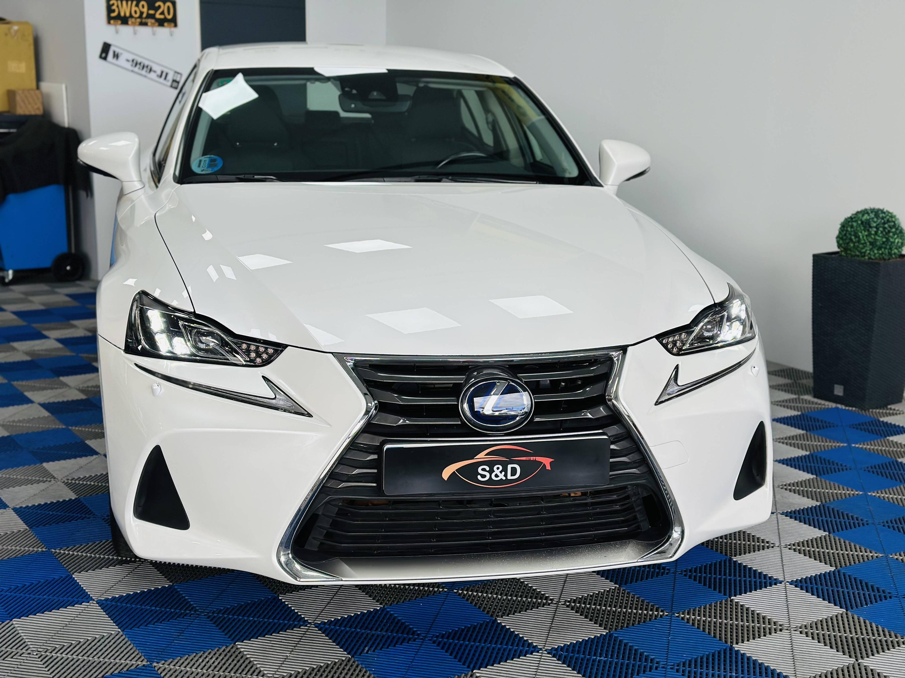 LEXUS IS