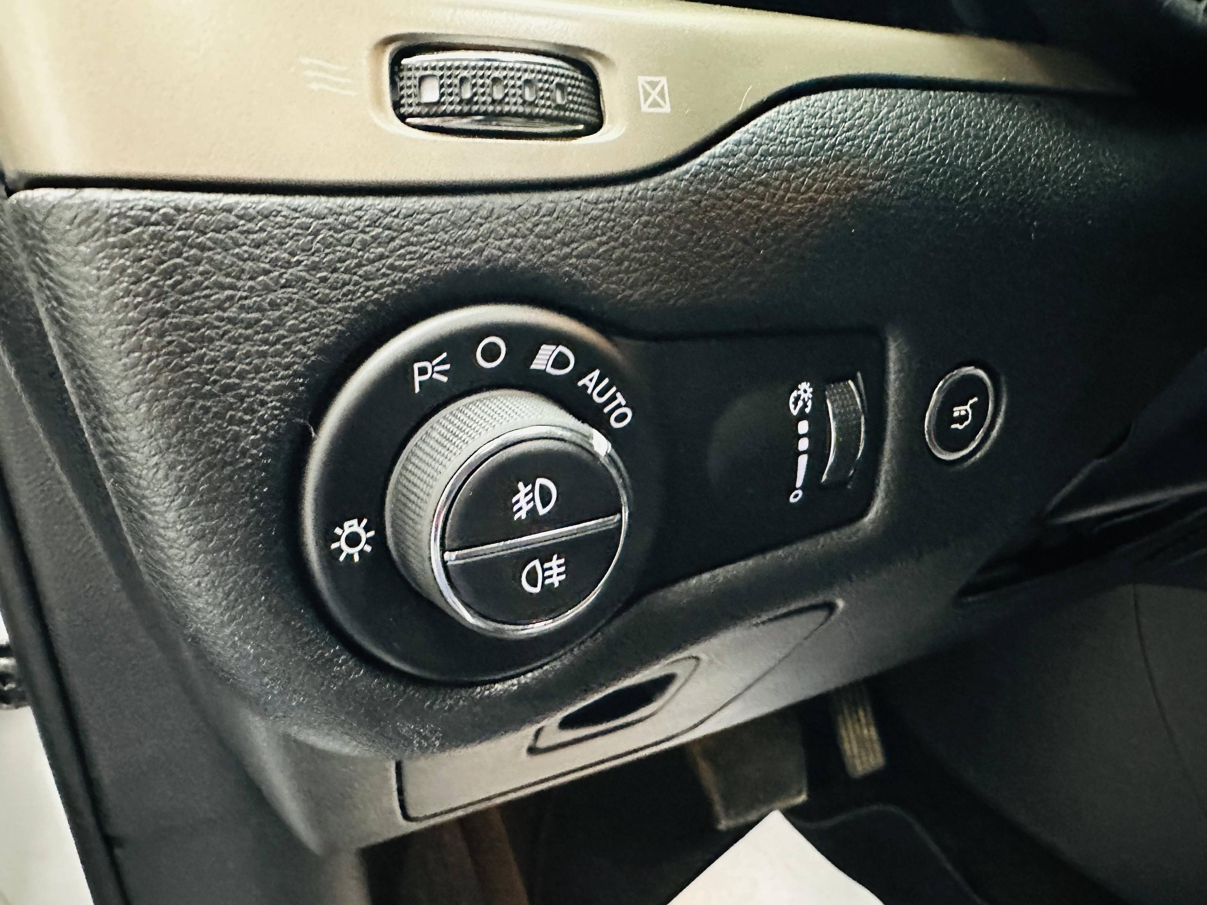 JEEP CHEROKEE