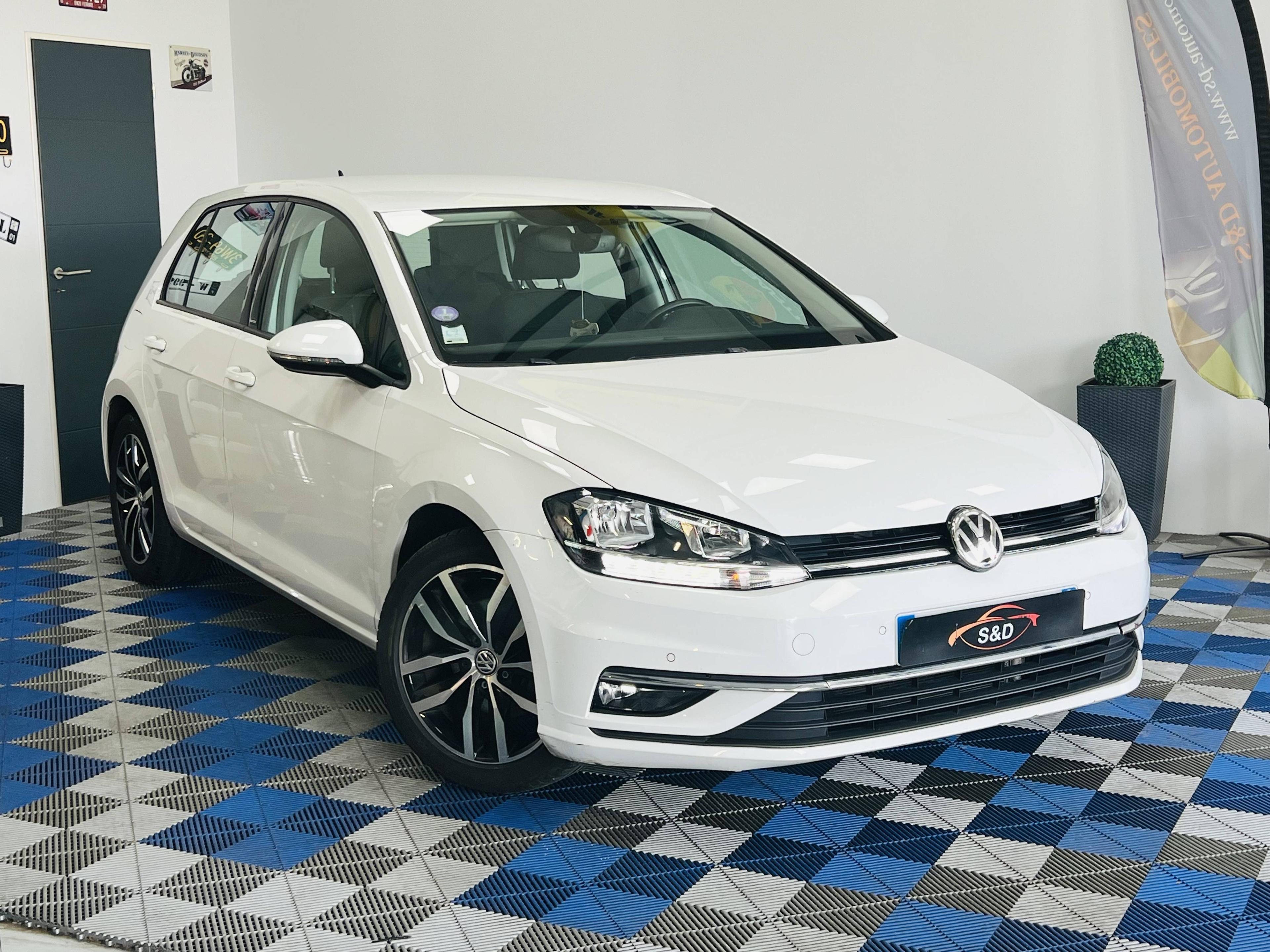 VOLKSWAGEN GOLF