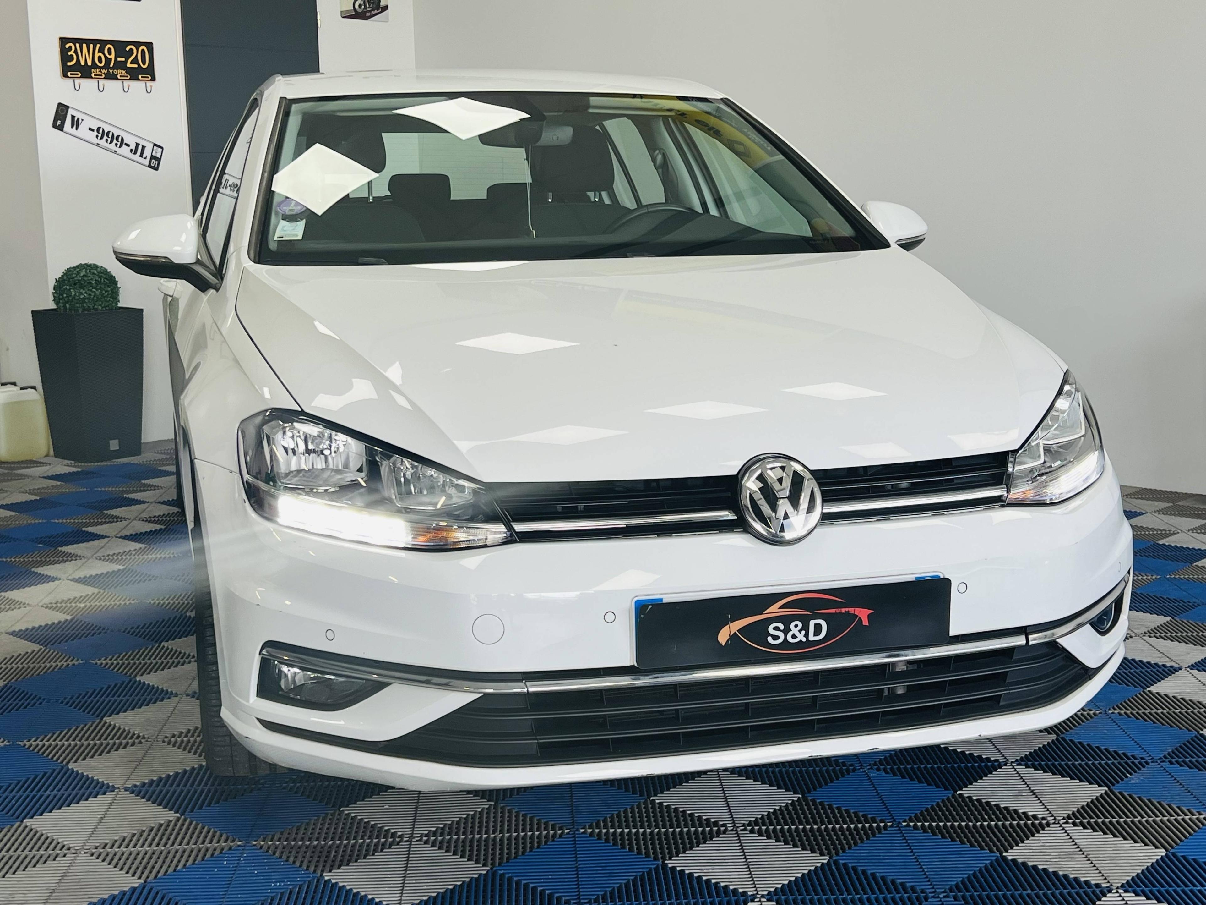 VOLKSWAGEN GOLF