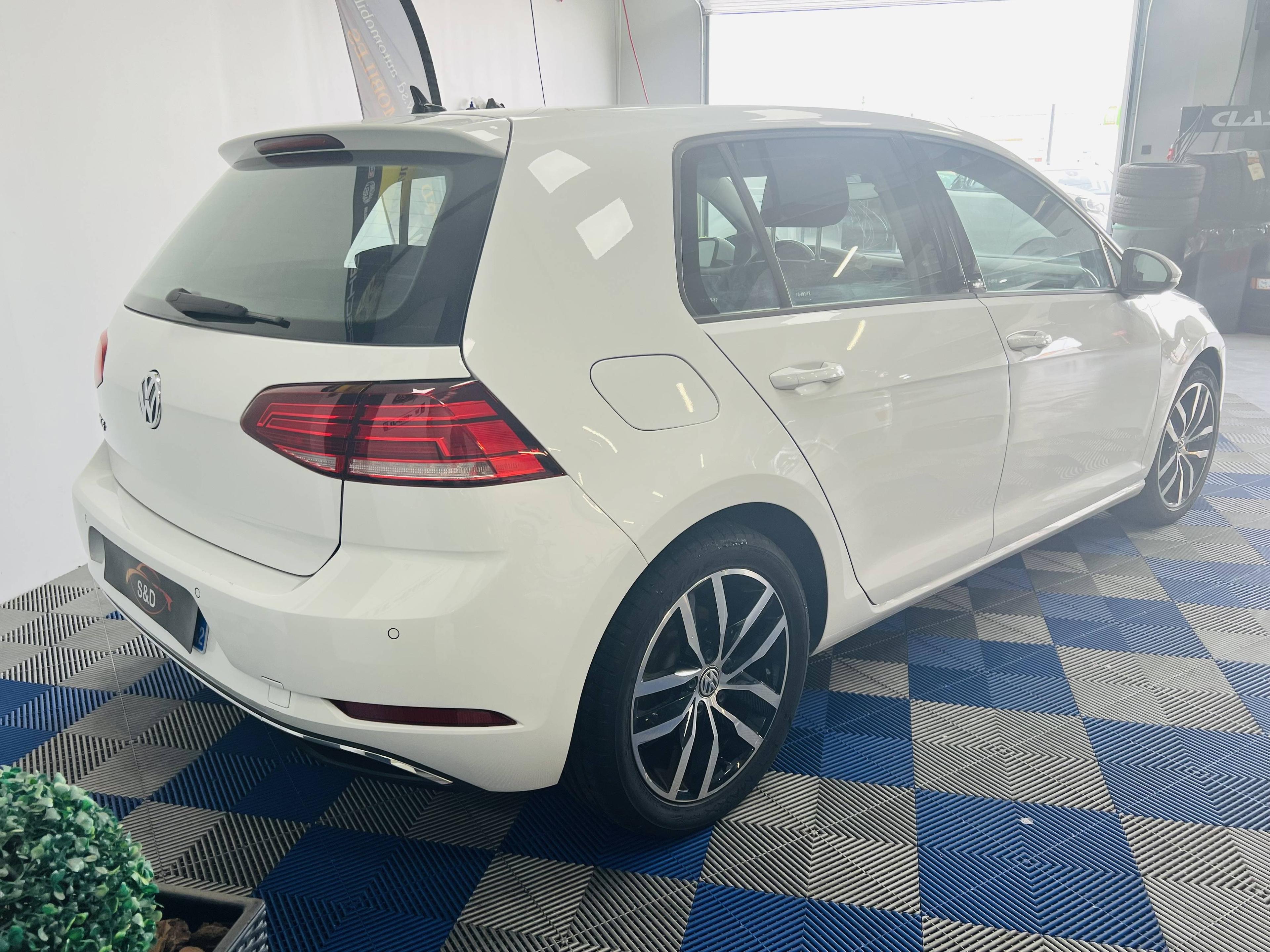 VOLKSWAGEN GOLF