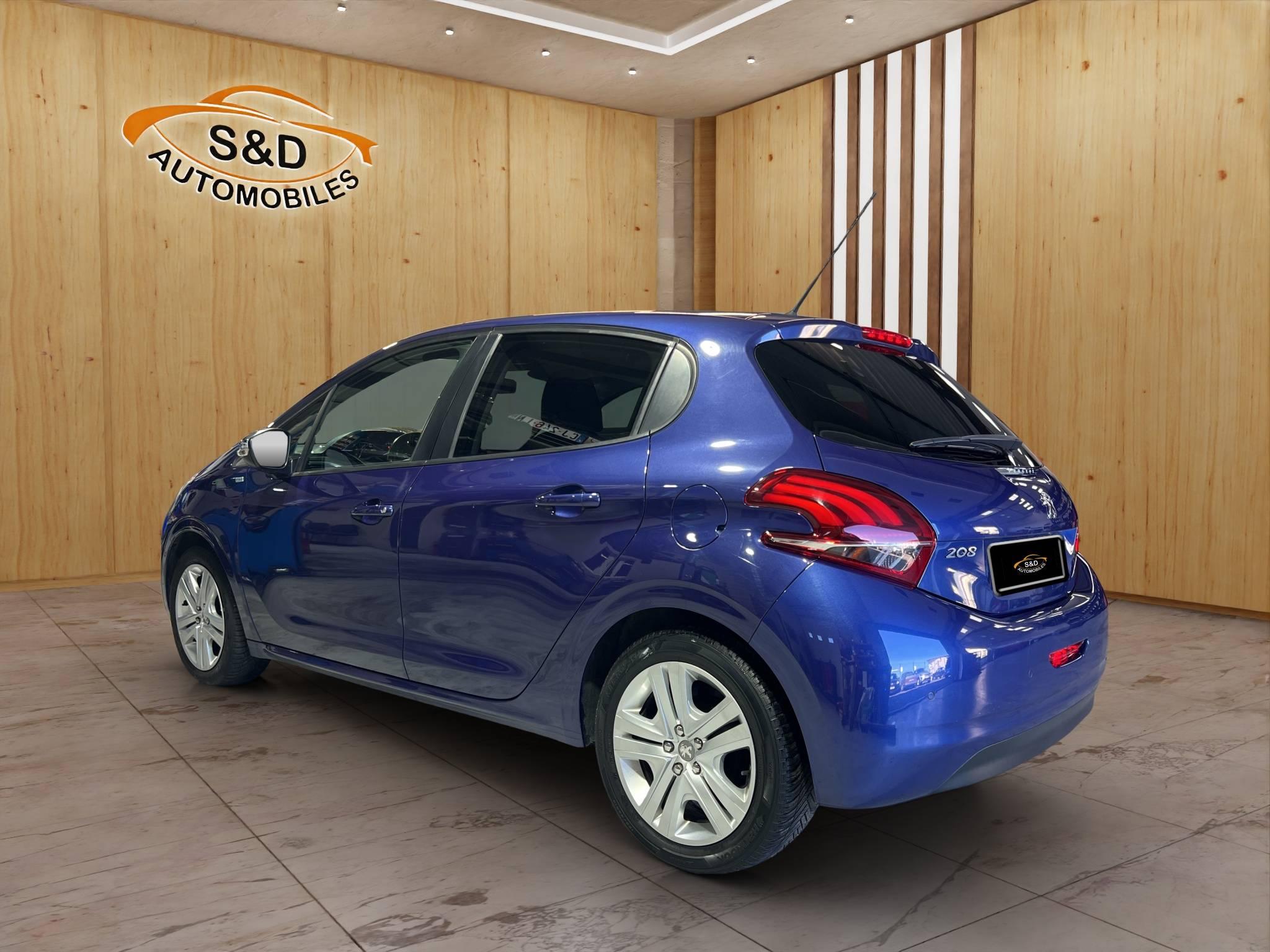 PEUGEOT 208