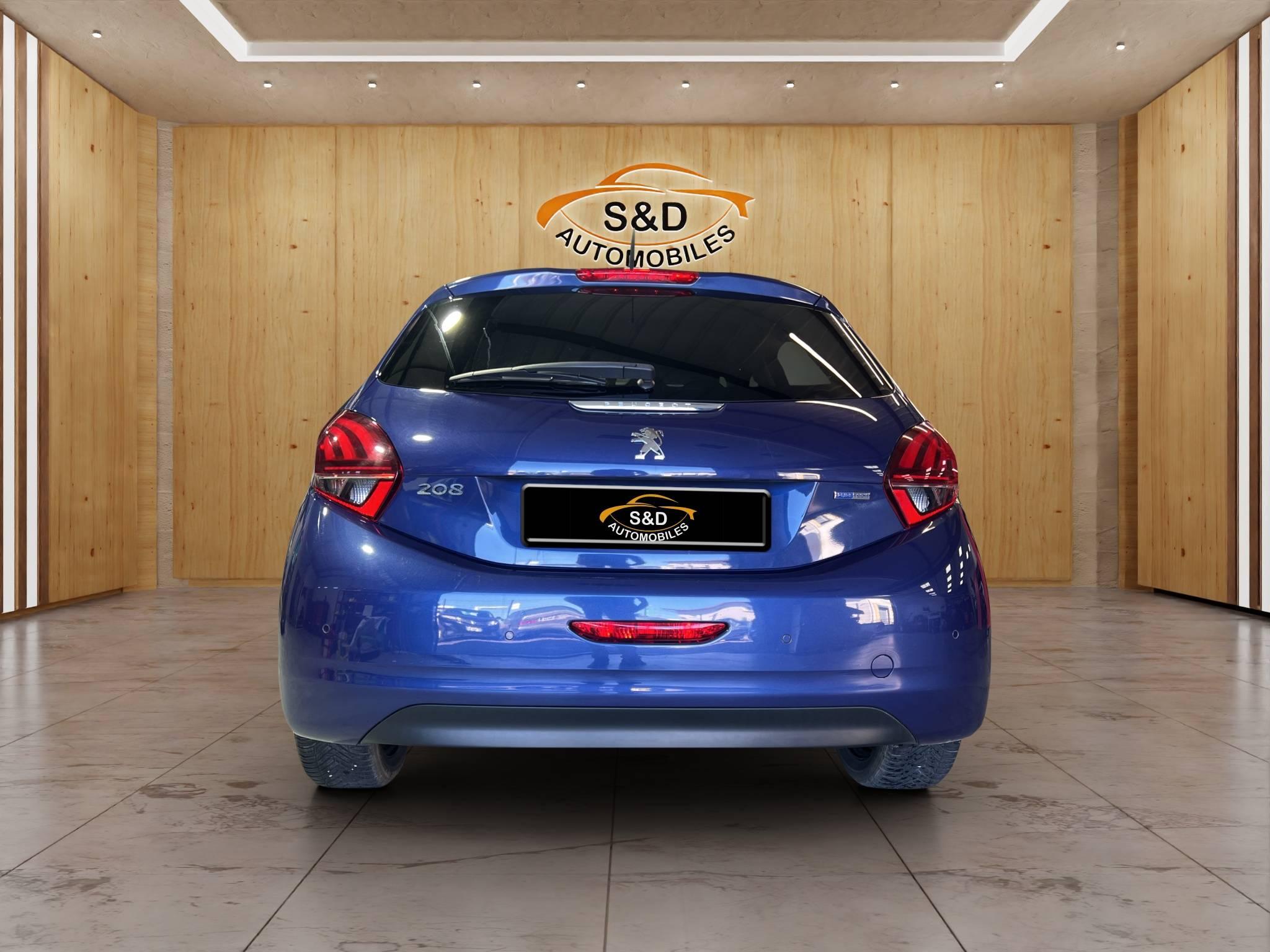 PEUGEOT 208