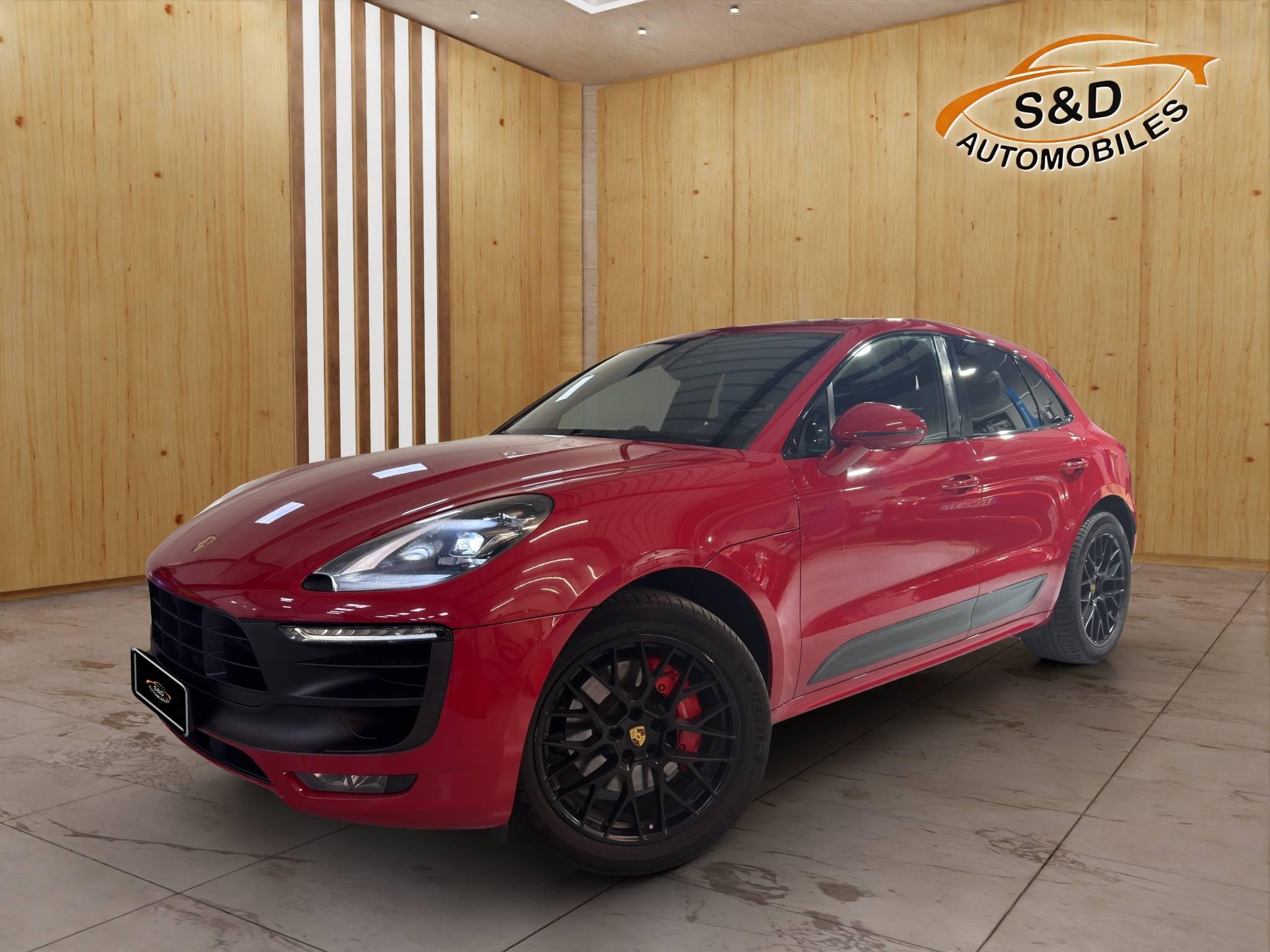 PORSCHE MACAN