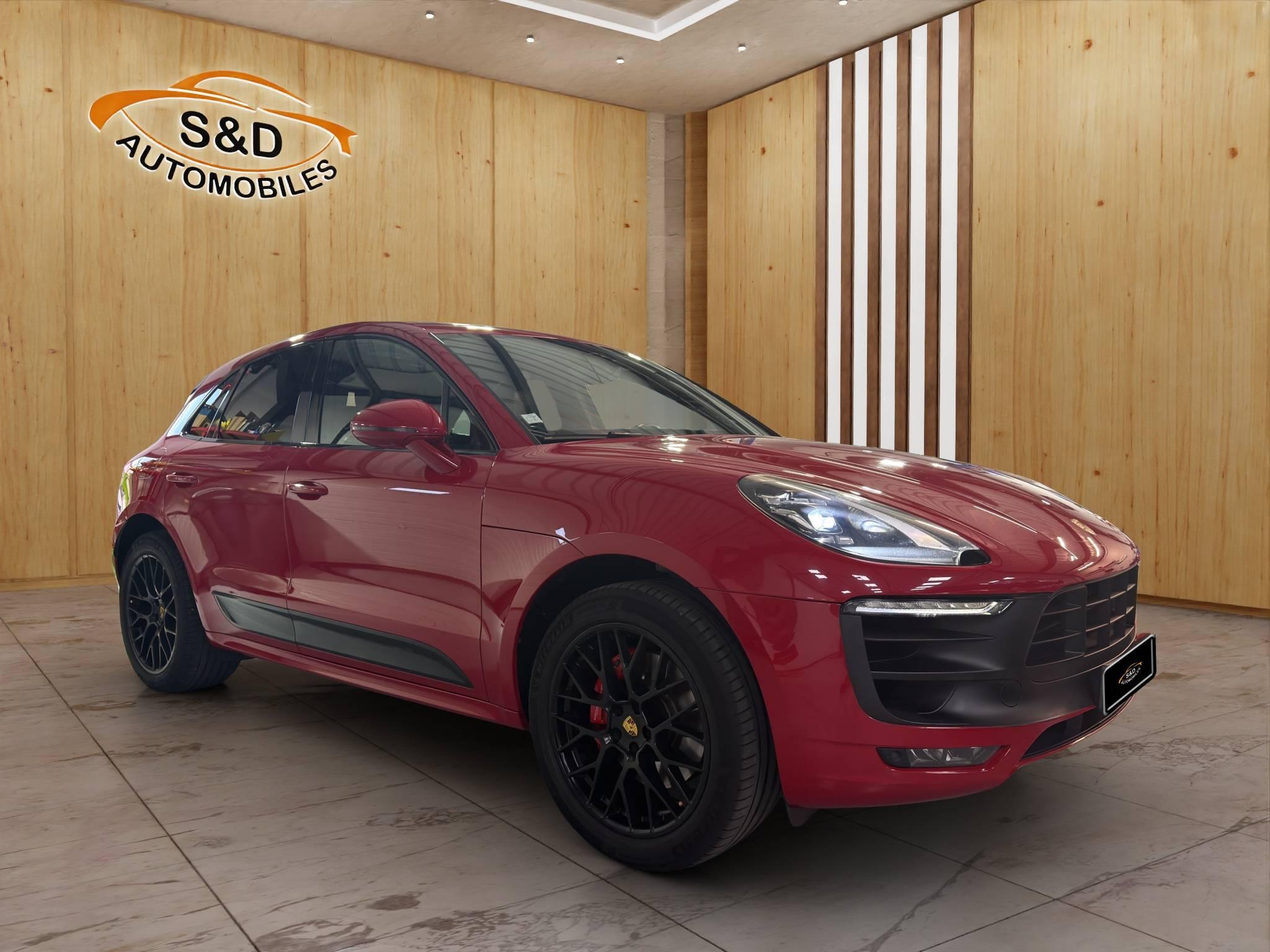 PORSCHE MACAN